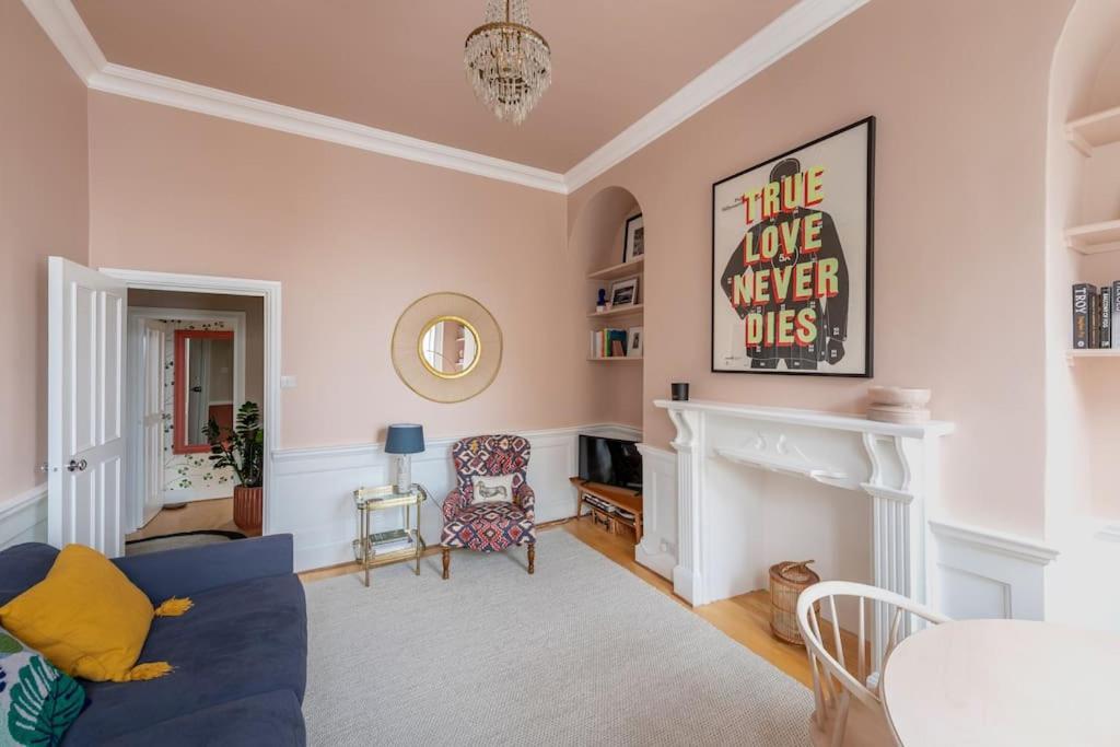 Stylish Central Apartment With Parking - Garden And Workspace Bath Buitenkant foto